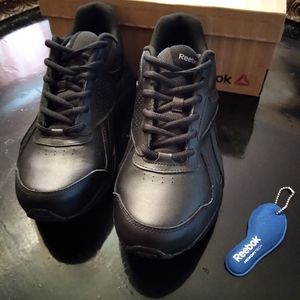 Reebok new in box womens size 6 walking shoes